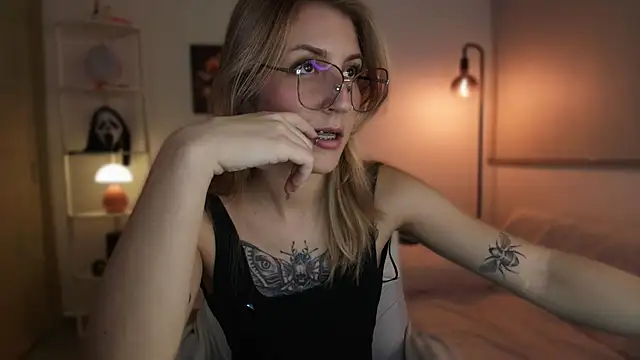 Snapshot of Dakotaa_ chatting on November 17, 4:29 am Dakotaa online show from November 17, 4:29 am