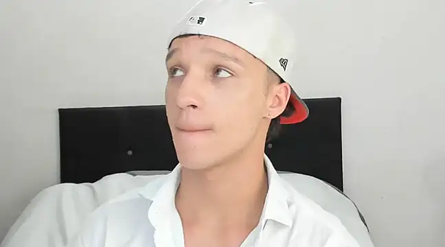 angelcortes online show from December 24, 2:01 pm