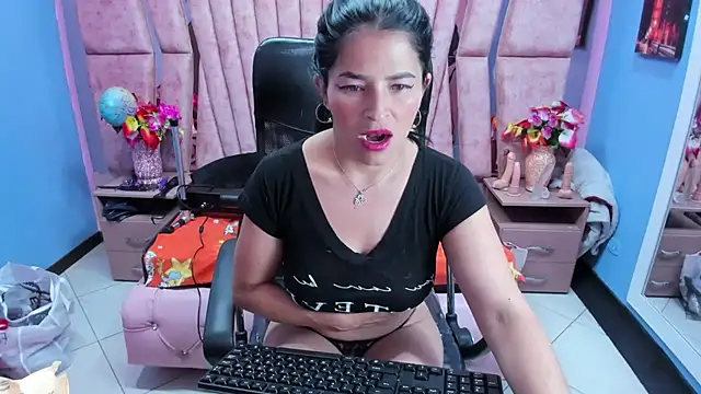 HornySkinny26 online show from October 20, 5:41 am