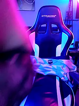 Snapshot of Funwithbrad1 chatting on December 11, 5:43 am Funwithbrad1 online show from December 11, 5:43 am