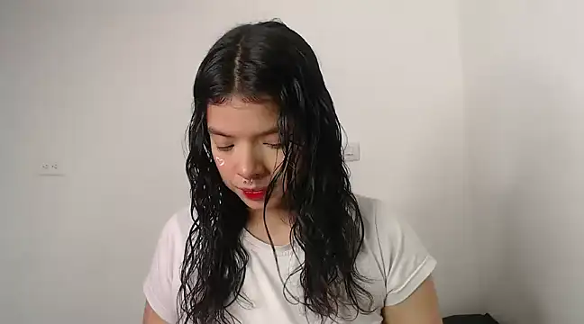 yungelitamor  online show from January 6, 4:36 am