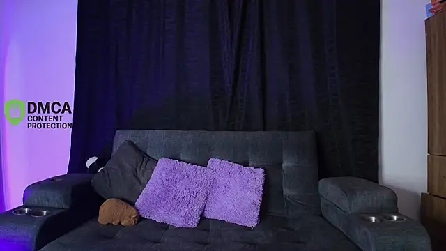 yungelitamor  online show from April 13, 5:24 am