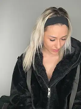 petrouchkaaa  online show from January 12, 9:08 pm