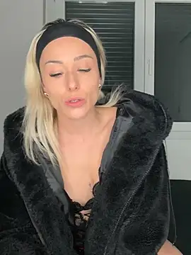 petrouchkaaa  online show from February 2, 9:02 pm