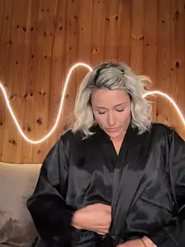 petrouchkaaa  online show from April 13, 7:52 pm