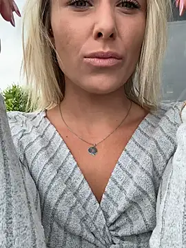 petrouchkaaa  online show from April 19, 7:40 am