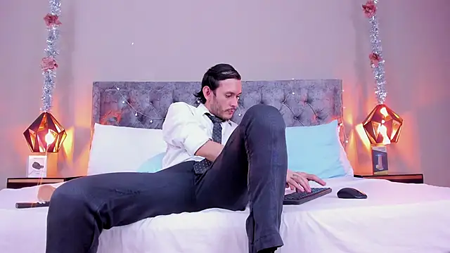 Snapshot of jeanpiere_ chatting on December 19, 4:02 am jeanpiere online show from December 19, 4:02 am