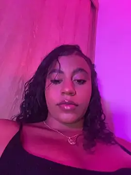 Snapshot of charlotteeruss chatting on July 25, 12:20 am charlotteeruss online show from July 25, 12:20 am