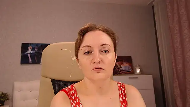 Snapshot of BettyFootFetish chatting on February 27, 1:17 pm BettyFootFetish online show from February 27, 1:17 pm