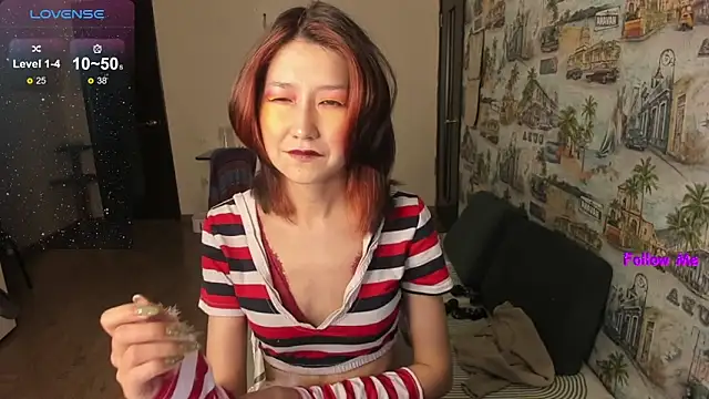 Snapshot of LeyylaStoone chatting on December 5, 2:09 am LeyylaStoone online show from December 5, 2:09 am