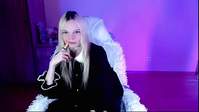 Emily Nyaffee online show from January 28, 11:28 pm