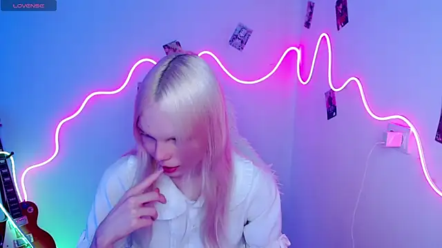 Emily Nyaffee online show from October 16, 11:06 pm