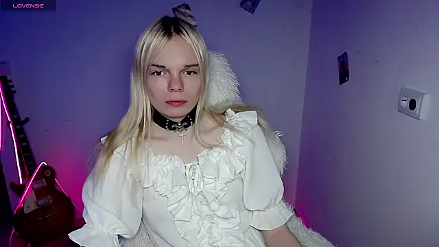 Emily Nyaffee online show from December 20, 8:43 am