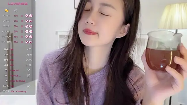 A-xena online show from February 21, 2:06 pm