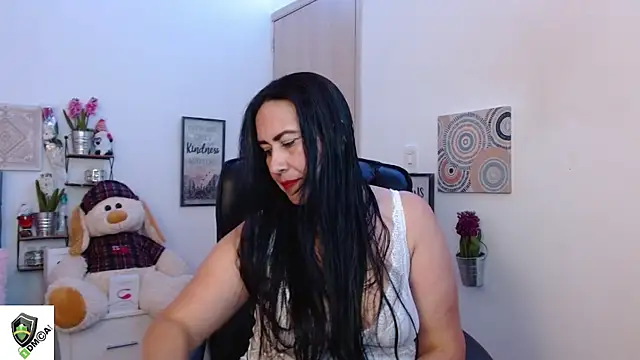 amalia brunette online show from December 6, 11:03 pm