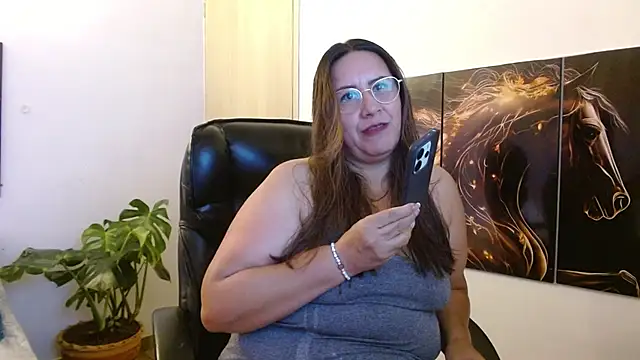 amalia brunette online show from April 20, 10:00 pm