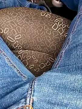 Snapshot of hotman8209 chatting on October 27, 2:32 pm hotman8209 online show from October 27, 2:32 pm