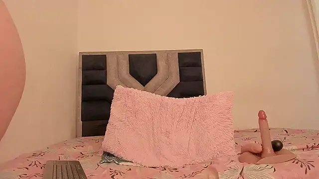 Snapshot of TiiffanyEvans1 chatting on February 2, 4:27 pm TiiffanyEvans1 online show from February 2, 4:27 pm