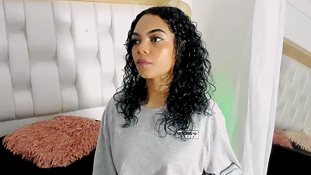 Snapshot of BeckyRusso chatting on January 19, 12:06 pm BeckyRusso online show from January 19, 12:06 pm