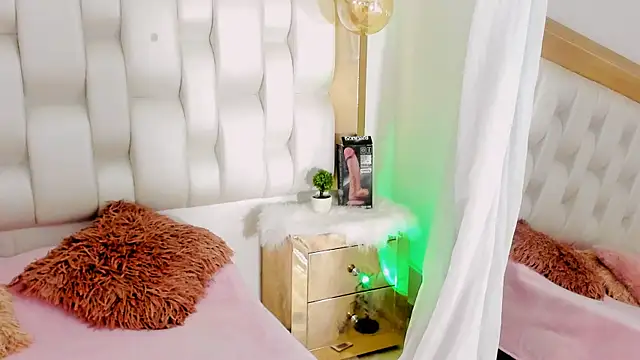 Snapshot of BeckyRusso chatting on January 29, 12:56 pm BeckyRusso online show from January 29, 12:56 pm