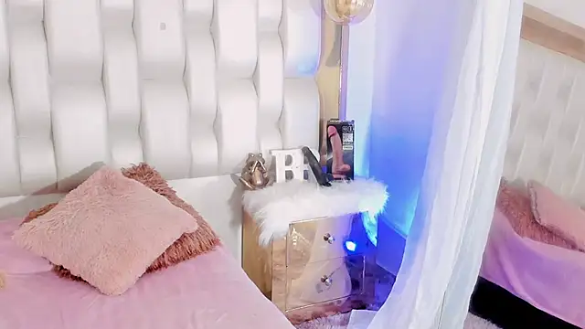 Snapshot of BeckyRusso chatting on February 21, 12:39 pm BeckyRusso online show from February 21, 12:39 pm