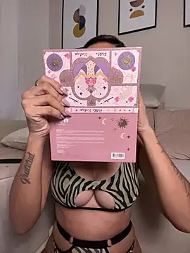 DianaHopson online show from March 25, 11:38 am