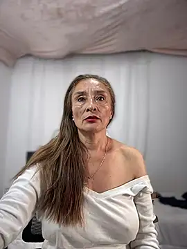 lilian prada online show from March 1, 2:52 pm