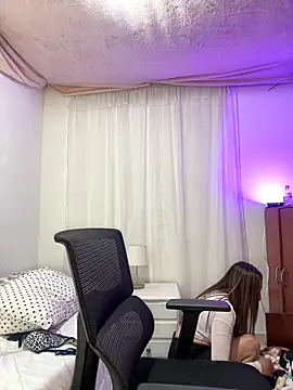 Snapshot of lilian_prada chatting on May 10, 6:35 pm lilian prada online show from May 10, 6:35 pm