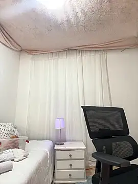 Snapshot of lilian_prada chatting on May 12, 6:05 pm lilian prada online show from May 12, 6:05 pm