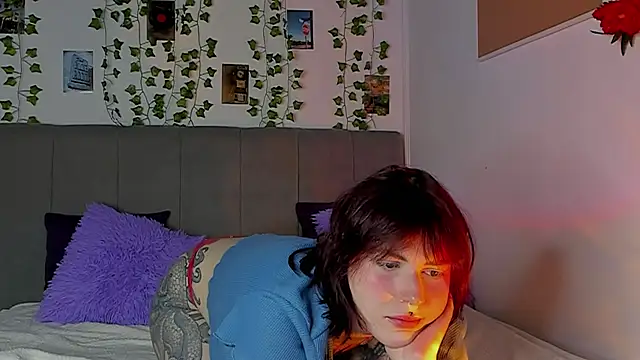 Snapshot of miss_Lizzy chatting on December 16, 1:21 am miss Lizzy online show from December 16, 1:21 am