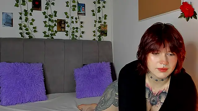 miss Lizzy online show from February 5, 1:21 am