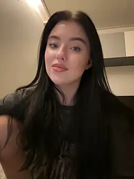 Angela Fosterr online show from December 3, 6:39 pm