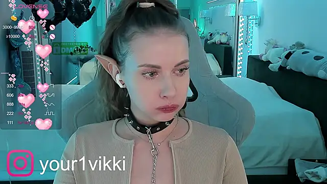 Snapshot of Vikki_Cheese chatting on December 11, 1:15 am Vikki Cheese online show from December 11, 1:15 am