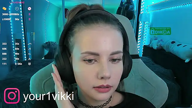 Snapshot of Vikki_Cheese chatting on February 17, 9:19 pm Vikki Cheese online show from February 17, 9:19 pm