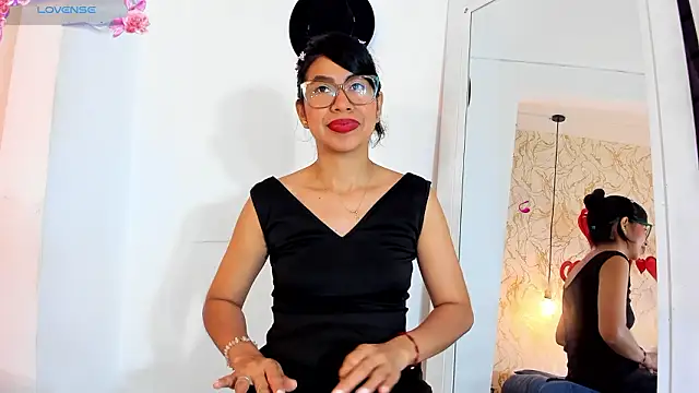 BRITANY WELLS  online show from March 5, 12:34 pm