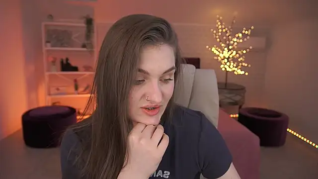 EmmyCharmm online show from April 26, 5:49 am