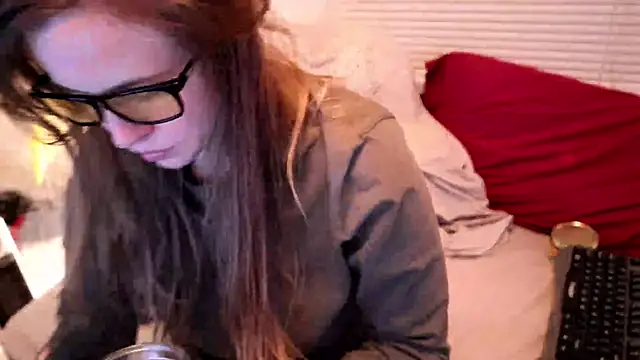 xxpixeyxx online show from December 3, 4:42 am