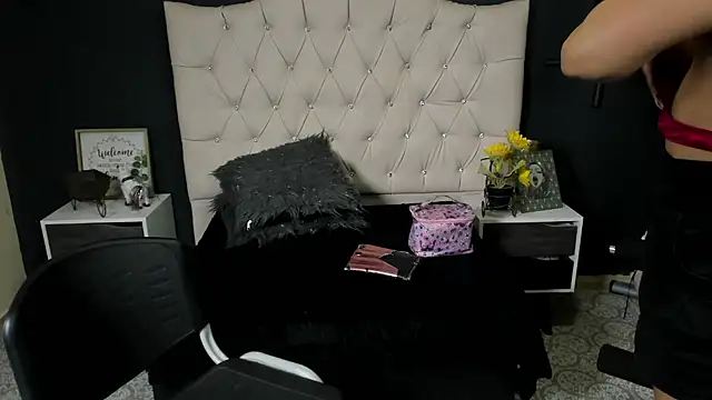 Snapshot of Andrys_ chatting on February 13, 1:37 pm Andrys  online show from February 13, 1:37 pm