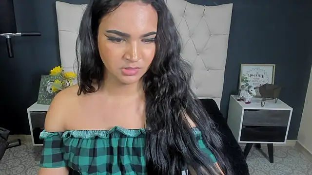 Snapshot of Andrys_ chatting on February 19, 8:41 pm Andrys  online show from February 19, 8:41 pm
