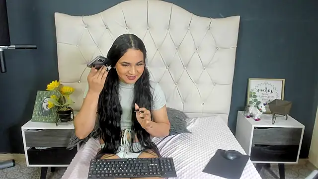Snapshot of Andrys_ chatting on February 22, 12:05 am Andrys  online show from February 22, 12:05 am