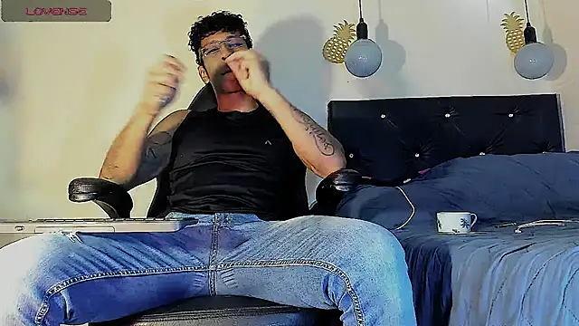 FuckHardlove online show from March 4, 5:03 pm