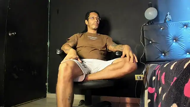 Snapshot of FuckHardlove chatting on June 9, 3:56 pm FuckHardlove online show from June 9, 3:56 pm