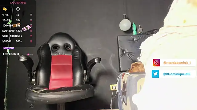 Snapshot of FuckHardlove chatting on June 11, 3:15 am FuckHardlove online show from June 11, 3:15 am