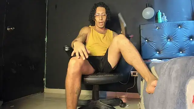 Snapshot of FuckHardlove chatting on June 15, 6:54 pm FuckHardlove online show from June 15, 6:54 pm