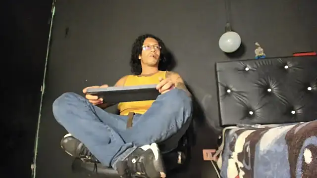 Snapshot of FuckHardlove chatting on June 20, 4:26 am FuckHardlove online show from June 20, 4:26 am