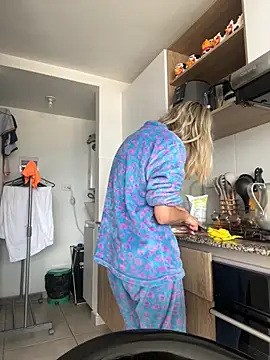 Ameellie online show from September 18, 4:20 pm