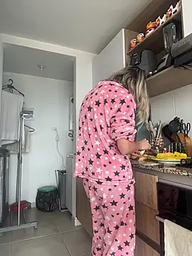 Ameellie online show from March 25, 1:50 pm