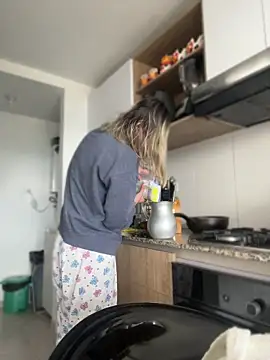 Ameellie online show from April 21, 3:28 pm