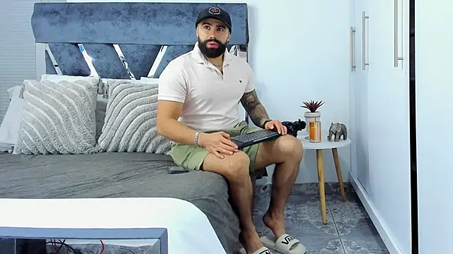 Zack Froone online show from December 4, 2:48 pm