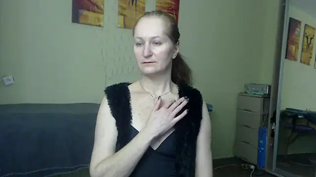 Snapshot of AmellyGrand chatting on January 16, 5:44 pm AmellyGrand online show from January 16, 5:44 pm